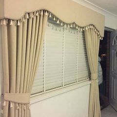curtain  phelmet box