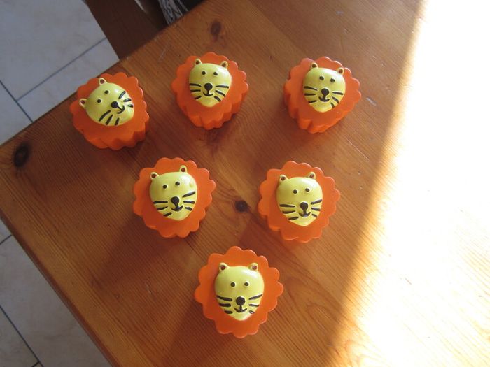 6 treehouse  lion drawer knoms