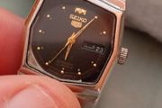 vintage ladies Seiko 5 watch. Mechanical ( automatic)