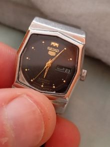vintage ladies Seiko 5 watch. Mechanical ( automatic)