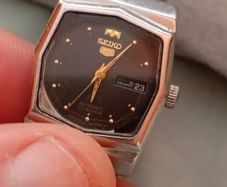 vintage ladies Seiko 5 watch. Mechanical ( automatic)
