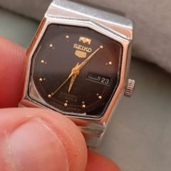 vintage ladies Seiko 5 watch. Mechanical ( automatic)