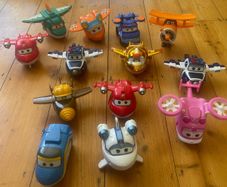 13 large Superwings