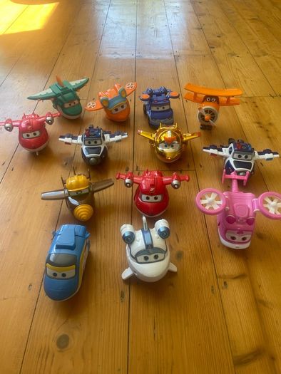 13 large Superwings