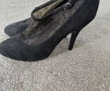Oasis heels with lace details