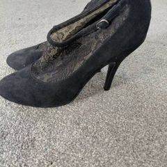 Oasis heels with lace details