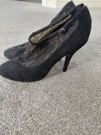 Oasis heels with lace details