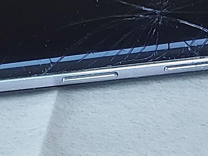 Samsung Galaxy S8 (SM-G950F), for parts or repair, not powering on