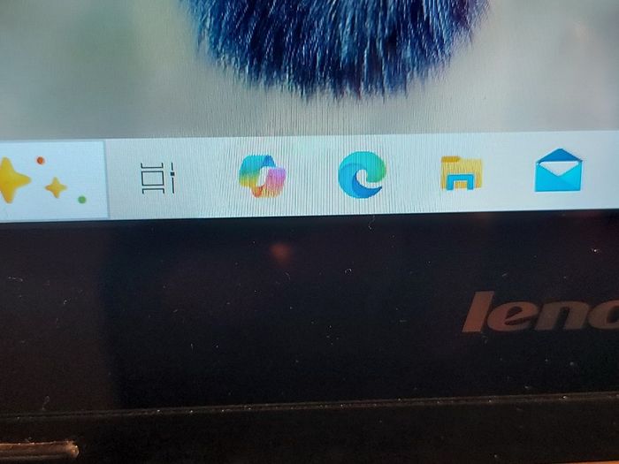 Lenovo 15.6 inch Laptop, Intel Core i3-4010U CPU, 1.7GHz, 4GB Ram, 250GB HDD, Windows 10, Microsoft Edge, Chrome and VLC