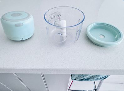 Mini electric chopper