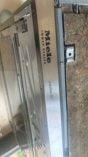 Miele integrated dishwasher. READ