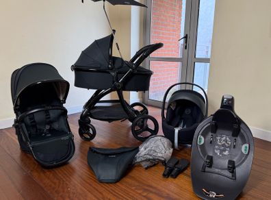 As New Egg2 travel system with Cybex car seat and isofix base swivel