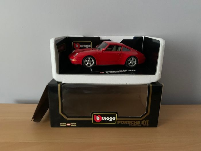 Porsche 911 Carrera 1993 1/18 Burago Model Car