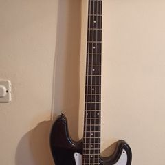 Electric bass guitar