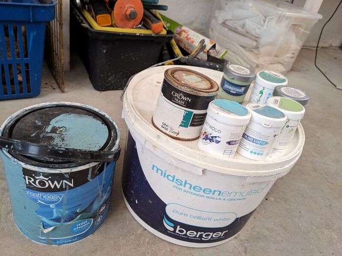 Water-based wall paints, 8 shades blue/green, ideal for mural or creative decoration - price is for the lot