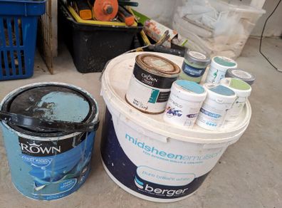 Water-based wall paints, 8 shades blue/green, ideal for mural or creative decoration - price is for the lot