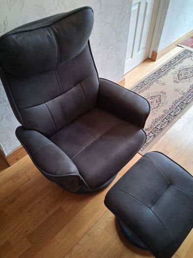 Recliner chair and footrest