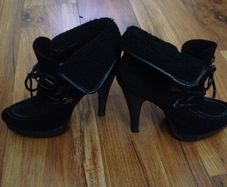 Gorgeous Black Ankle Boots (Size 5)