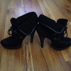 Gorgeous Black Ankle Boots (Size 5)