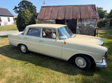Vintage Mercedes W110  190c