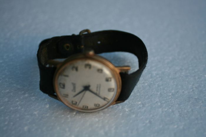 Vintage Men's wind-up watch, works but a bit too fast