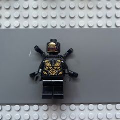 lego super heroes sh505 Outrider minifigure - Extended Arms, Torso with Long Dark Bluish Gray Tips at Neck