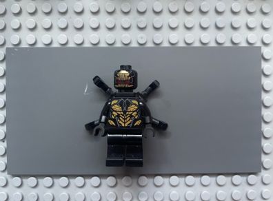 lego super heroes sh505 Outrider minifigure - Extended Arms, Torso with Long Dark Bluish Gray Tips at Neck
