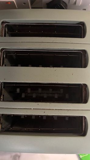 4 slice toaster - works perfectly