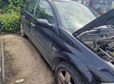 Black renault megane