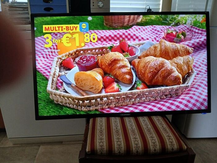 New Blaupunkt 40 inch Smart hdmi tv.
