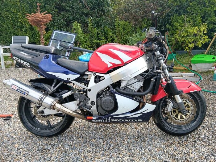 Honda Fireblade 98/99 model.