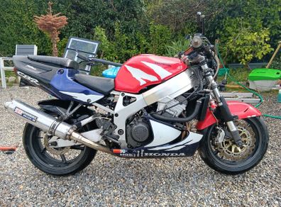Honda Fireblade 98/99 model.