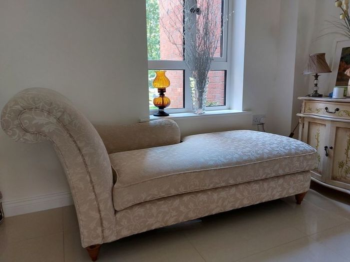 chaise lounge