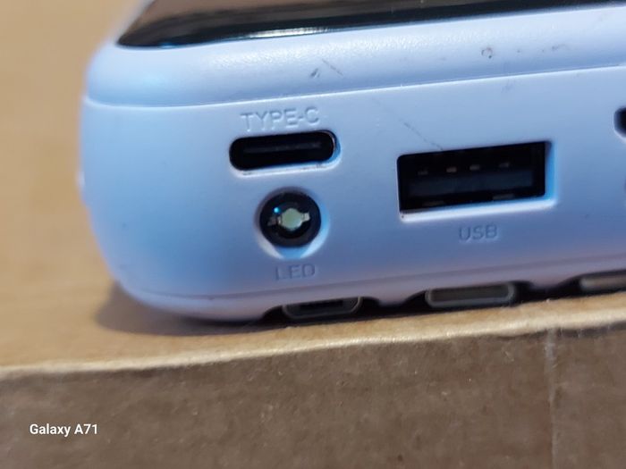 Compact Powerbank, 3 charging sources (USB, USB b, and USB c) and 4 cabled connection outputs (USB, USB b, USB c, and Apple) Plus Torch