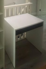 Dressing table with drawer