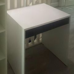 Dressing table with drawer