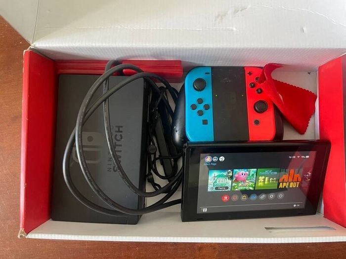 Nintendo Switch V2 (Modded / Chip) + Dock + 256GB + Case