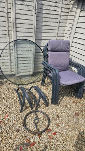 round table and 4 chairs