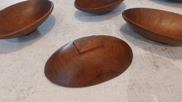 Lovely Set of Four Vintage Mid Century Modern Hand-Carved Wood Nibbles Bowls in Excellent Condition.