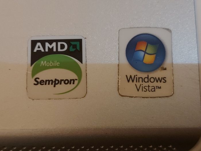 Vintage Dell Inspiron 1501, Mobile AMD Sempron Processor 3500 +, 1.8GHz, 1GB Ram, 120GB HDD, Windows 7, Chrome, Opera, Firefox and VLC