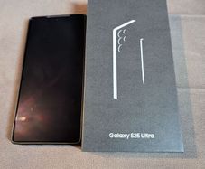 Samsung Galaxy s25 Ultra 512gb with receipt