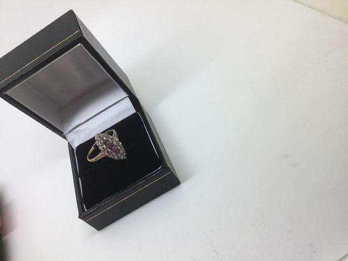 Stunning 9ct Gold Pigeon Blood Ruby & Diamond Marquise Navette ring. Size M 1/2