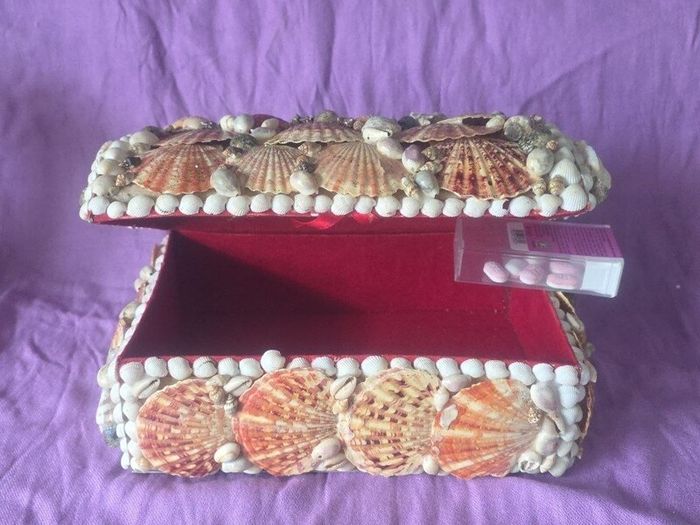 Collectable shell box