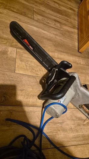 electric chainsaw