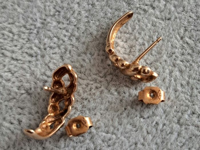 9 ct gold earrings