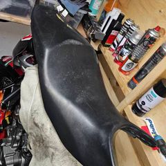03-06 hornet 600 saddle