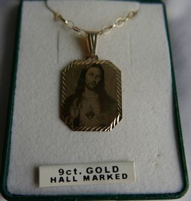 Vintage 9ct Yellow Gold 10Ct 417 Pendant and 9Ct 375 Necklace Sacred Heart Jesus Christ Pendant Necklace, Catholic Jewelry Gift, Religious Gift 4.4g