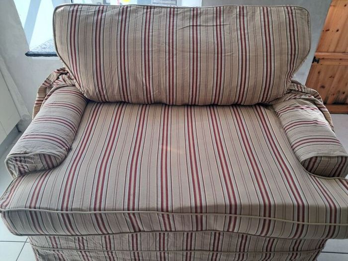 Armchair/cuddler/2 seater