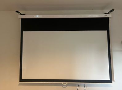 Optoma projector screen & 2 brackets