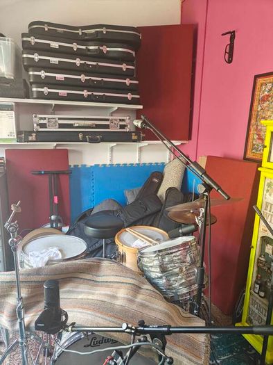 9 pieces of GIK Acoustic Panels + isolation booth + diffuser